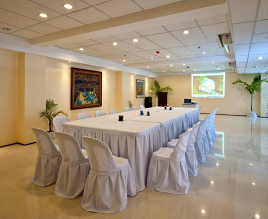 เอ็มซิตี้ สวีทส์ Hotel Cebu ภายนอก รูปภาพ