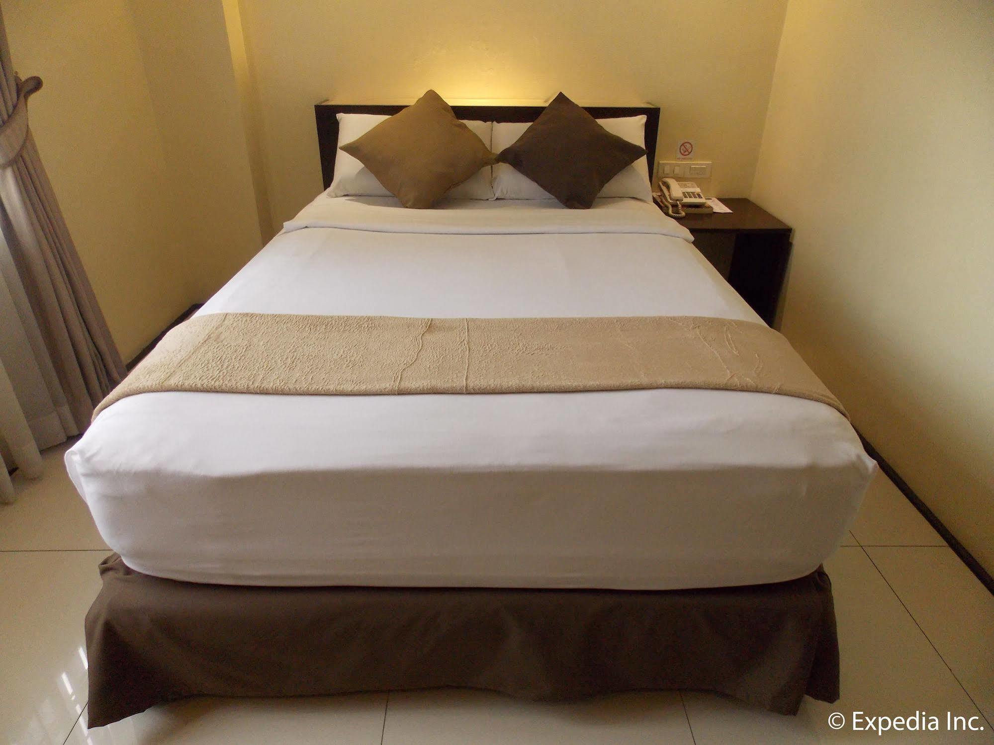 เอ็มซิตี้ สวีทส์ Hotel Cebu ภายนอก รูปภาพ